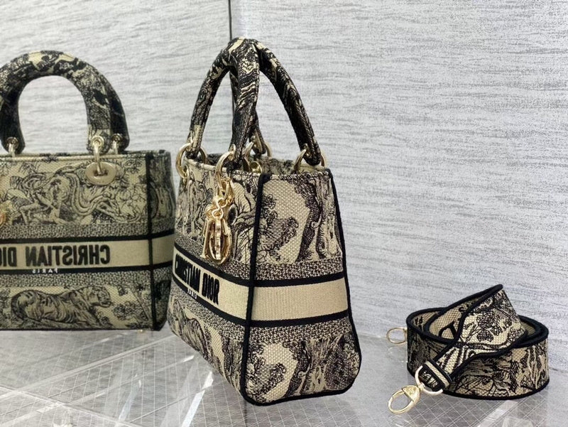Dragons Bags Detail