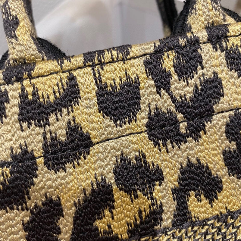 Dragons Bags Detail