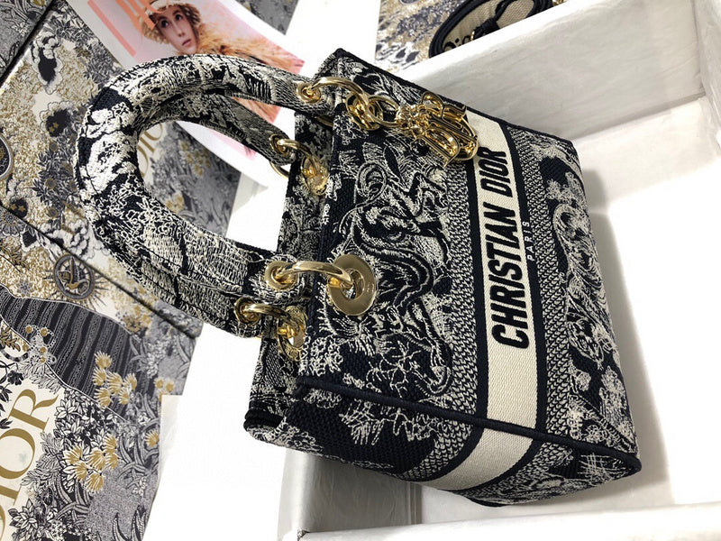 Dragons Bags Detail
