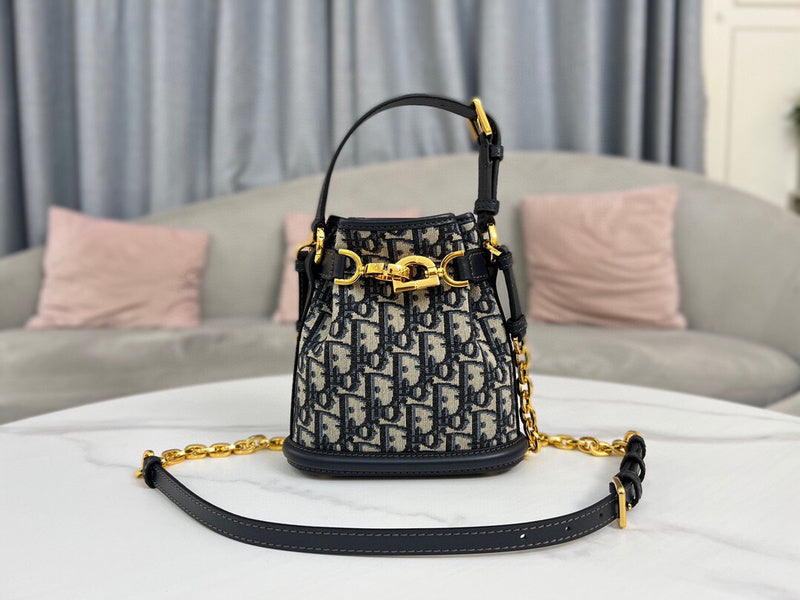Dragons Bags Detail