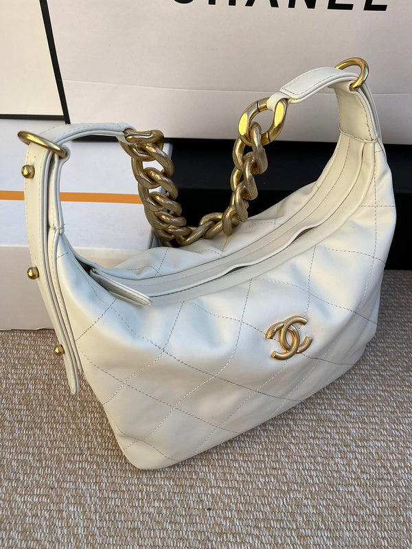 Dragons Bags Detail