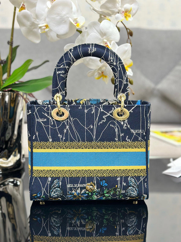 Dragons Bags Detail