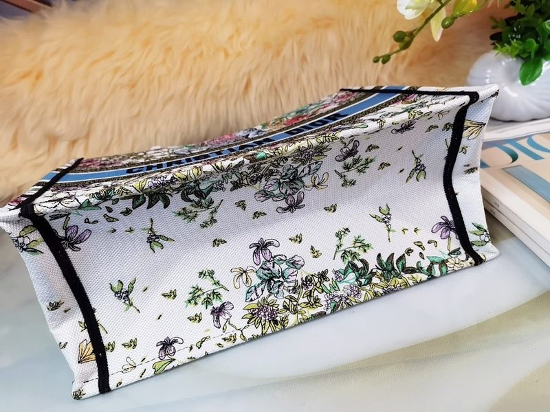 Dragons Bags Detail