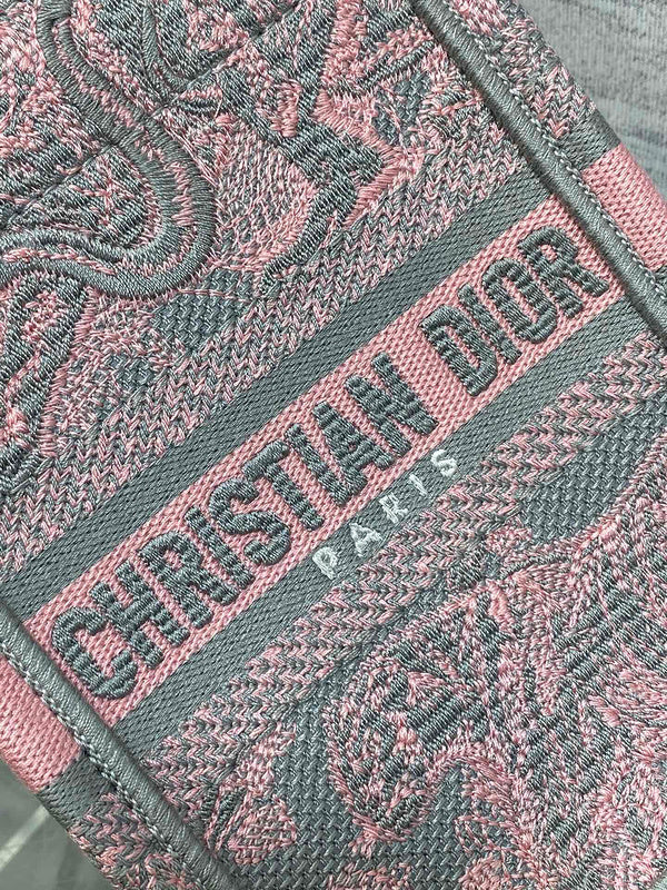 Dragons Bags Detail