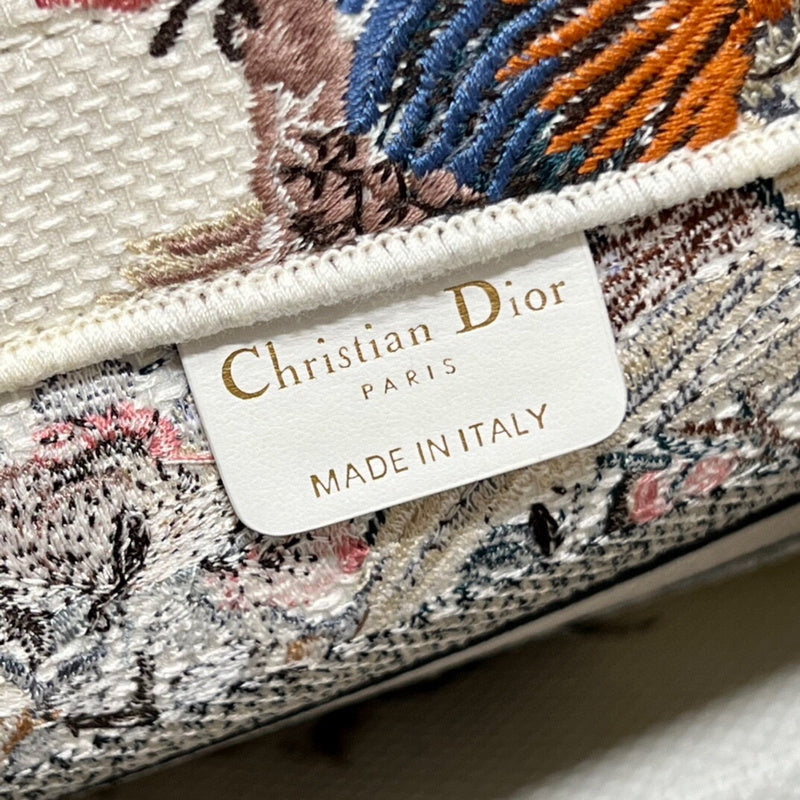 Dragons Bags Detail