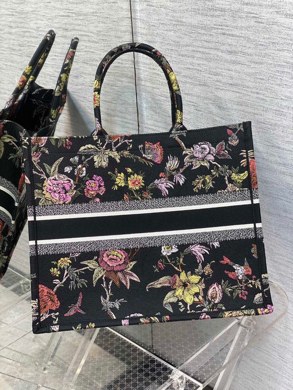 Dragons Bags Detail