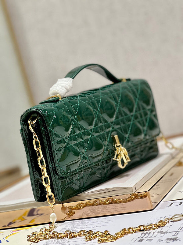 Dragons Bags Detail
