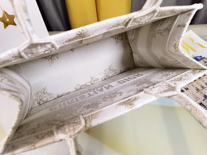 Dragons Bags Detail