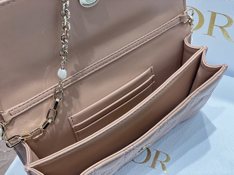 Dragons Bags Detail