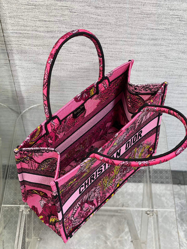 Dragons Bags Detail