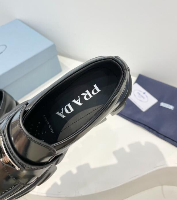 Dragons Bags Detail