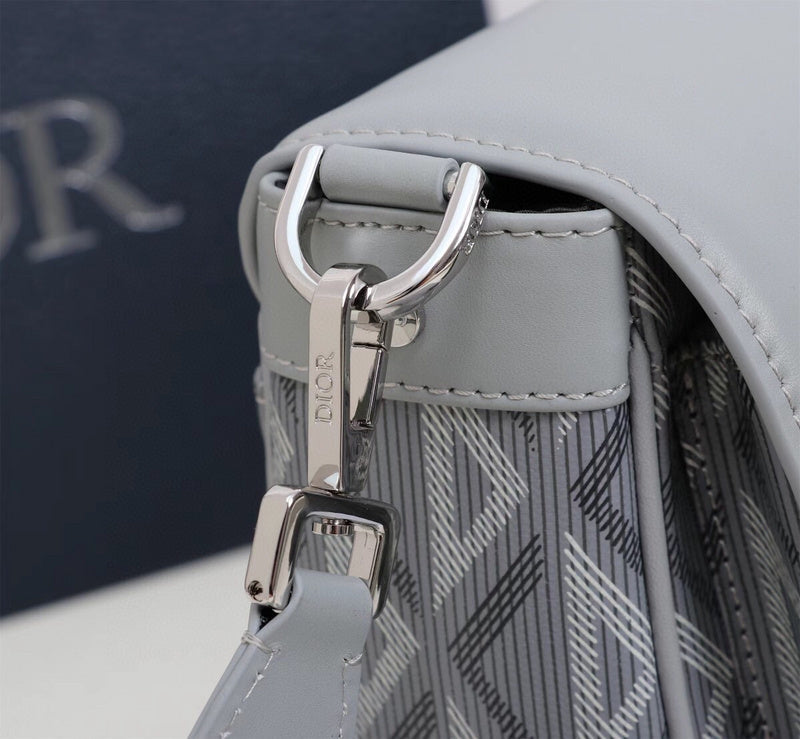 Dragons Bags Detail