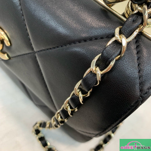 Dragons Bags Detail