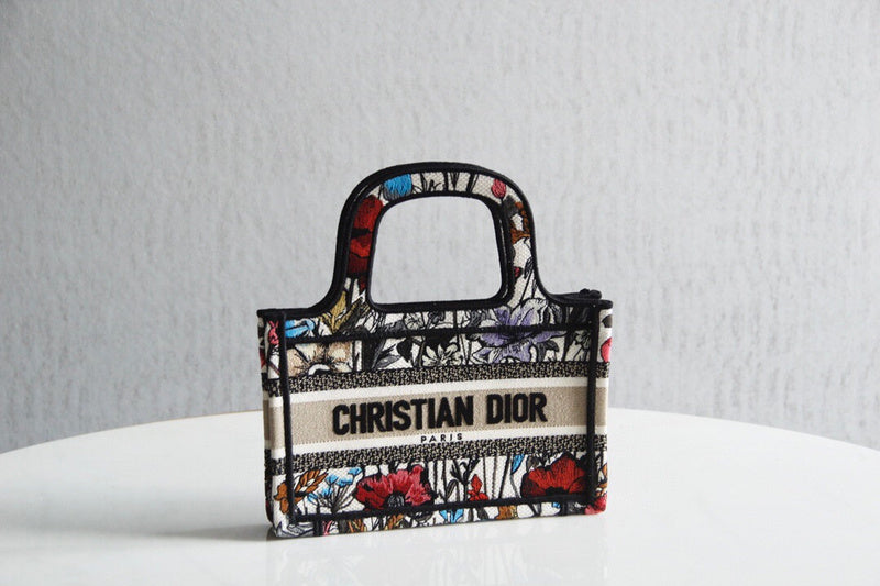 Dragons Bags Detail