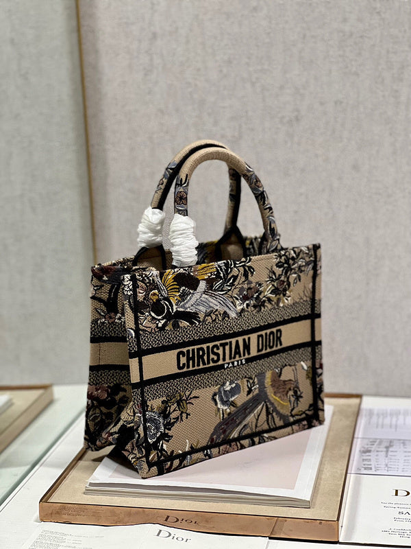 Dragons Bags Detail