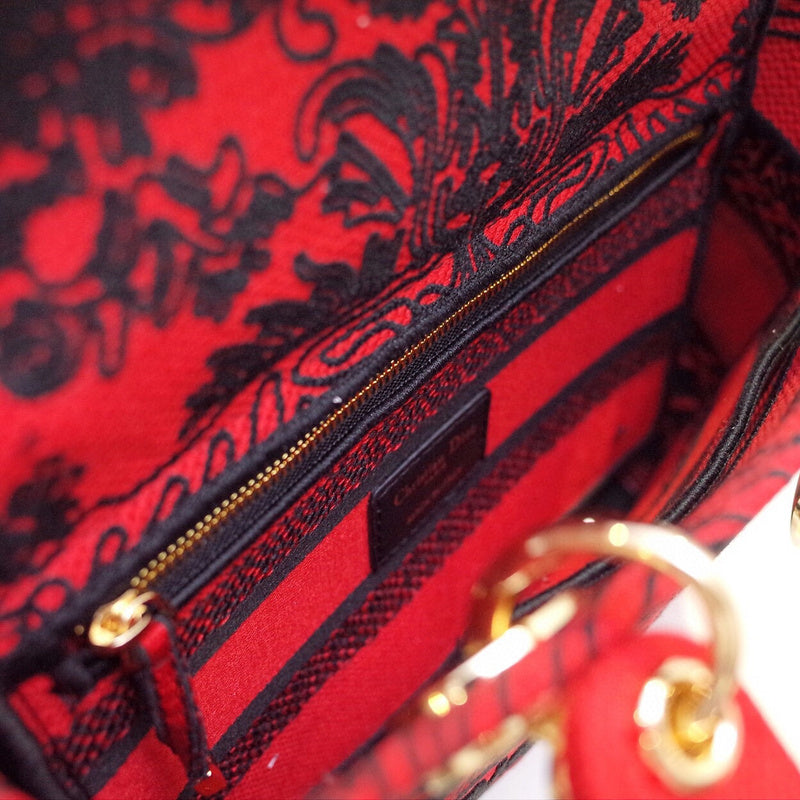 Dragons Bags Detail