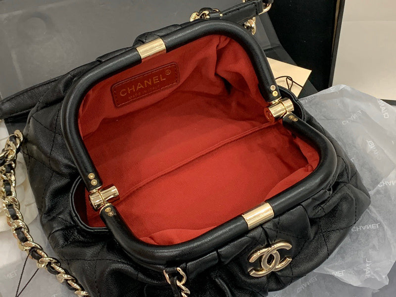 Dragons Bags Detail