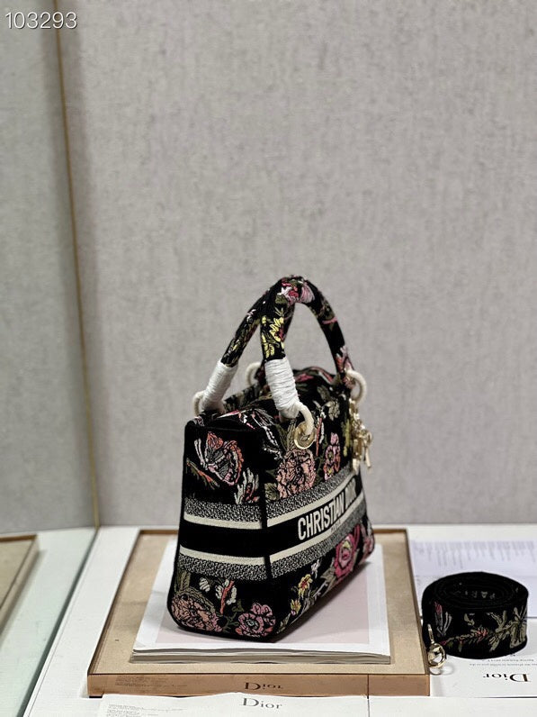 Dragons Bags Detail