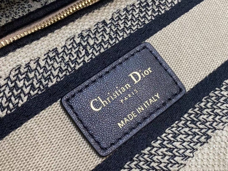 Dragons Bags Detail