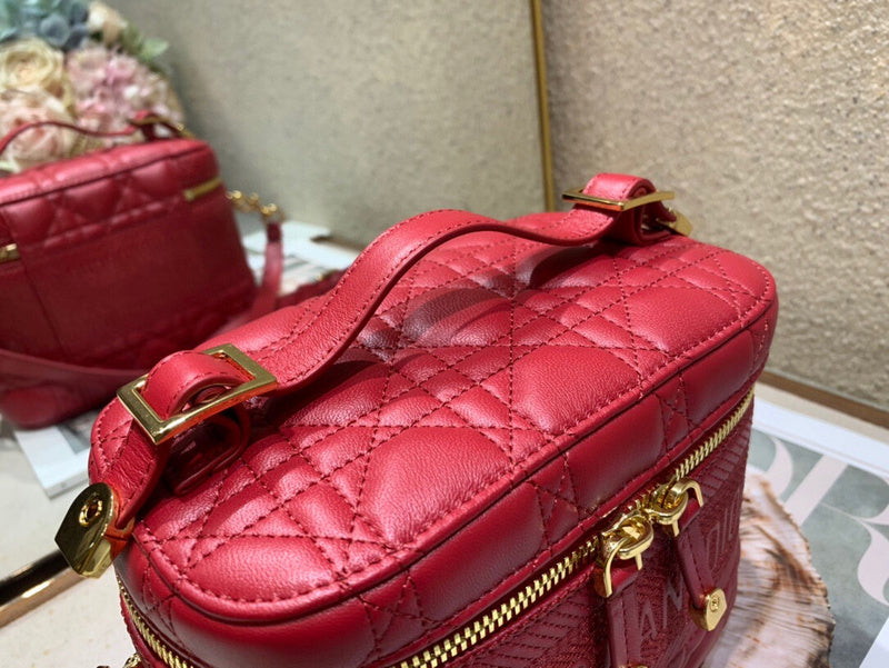 Dragons Bags Detail