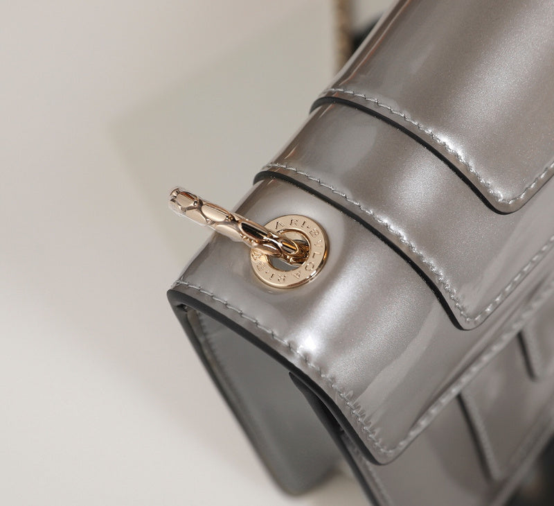 Dragons Bags Detail