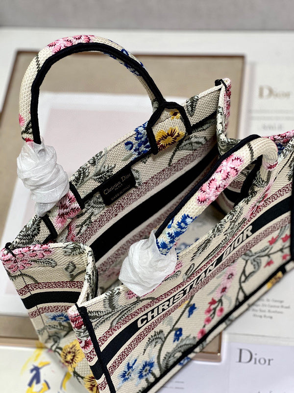 Dragons Bags Detail