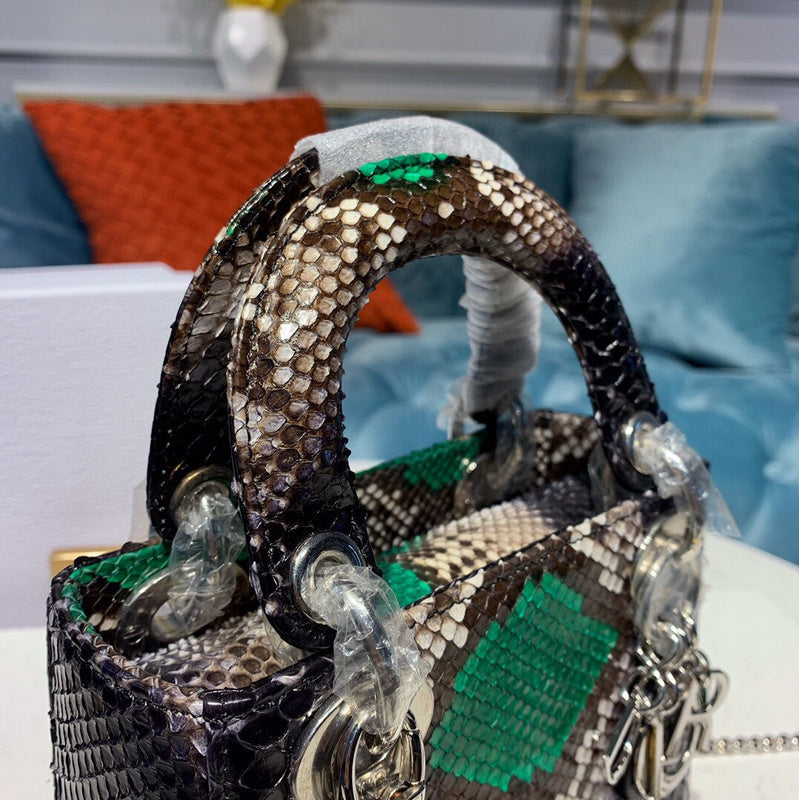 Dragons Bags Detail