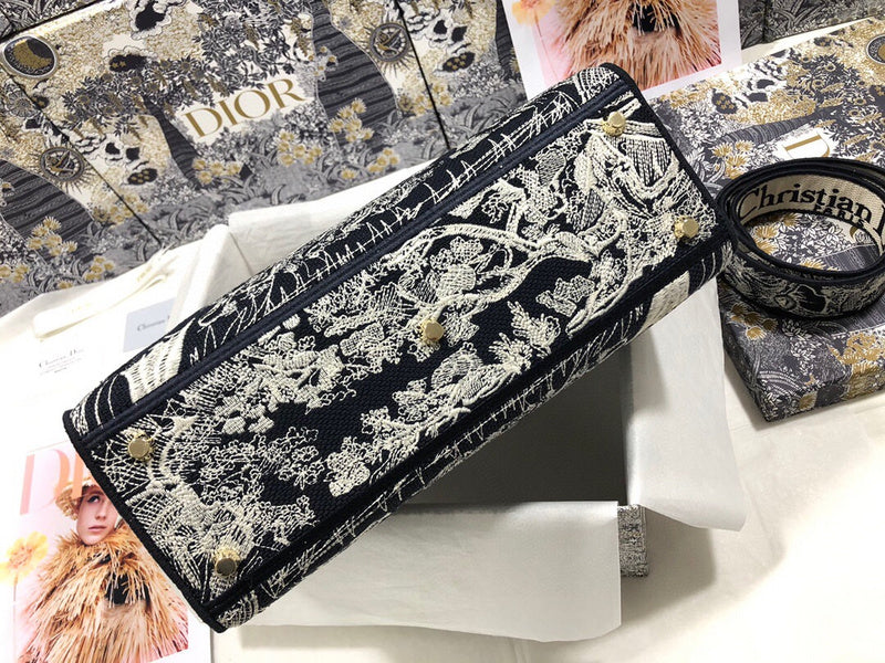 Dragons Bags Detail