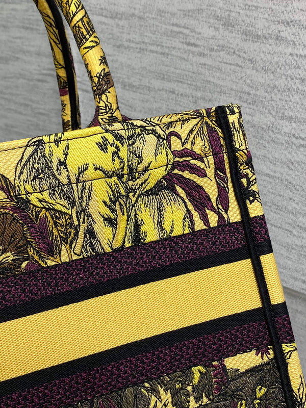 Dragons Bags Detail