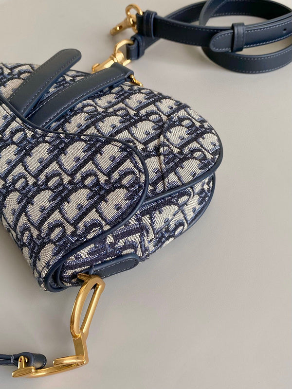 Dragons Bags Detail