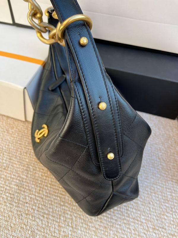 Dragons Bags Detail