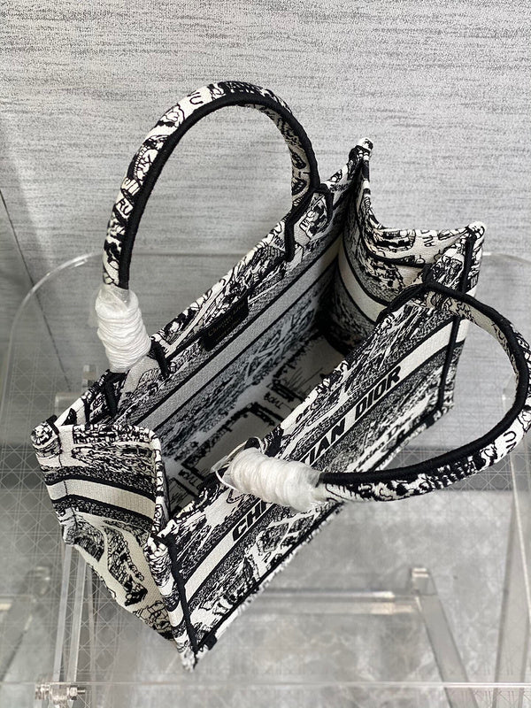 Dragons Bags Detail