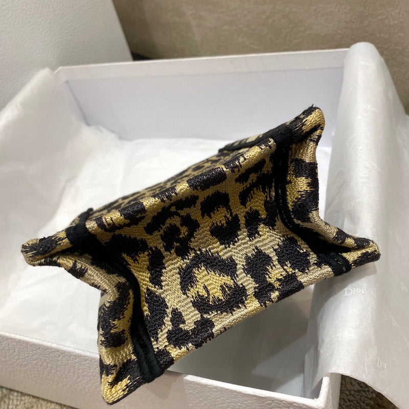Dragons Bags Detail