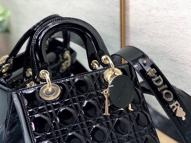 Dragons Bags Detail