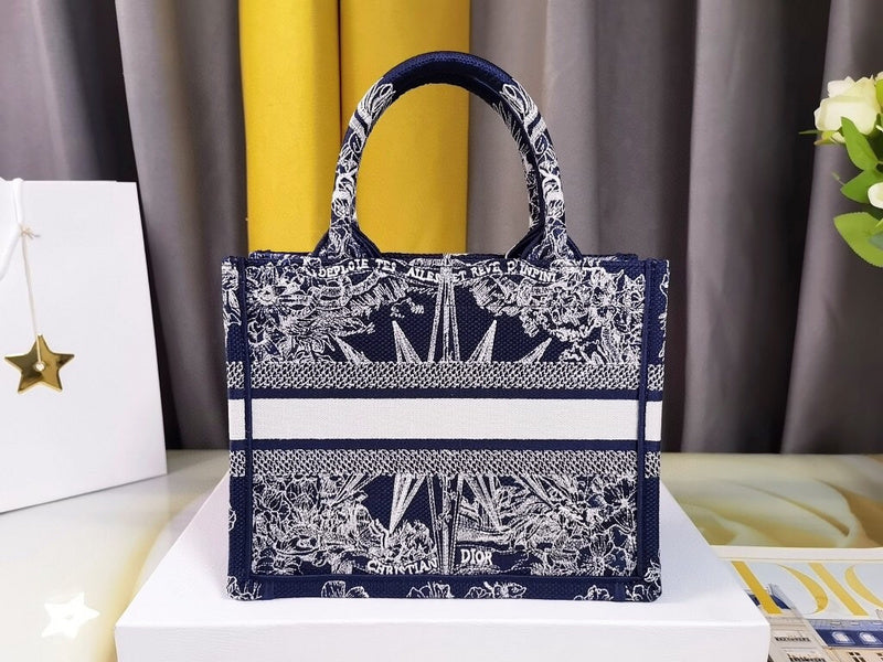 Dragons Bags Detail