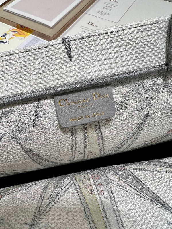 Dragons Bags Detail