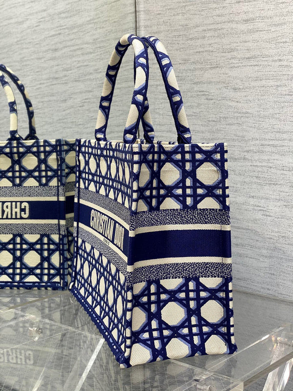 Dragons Bags Detail