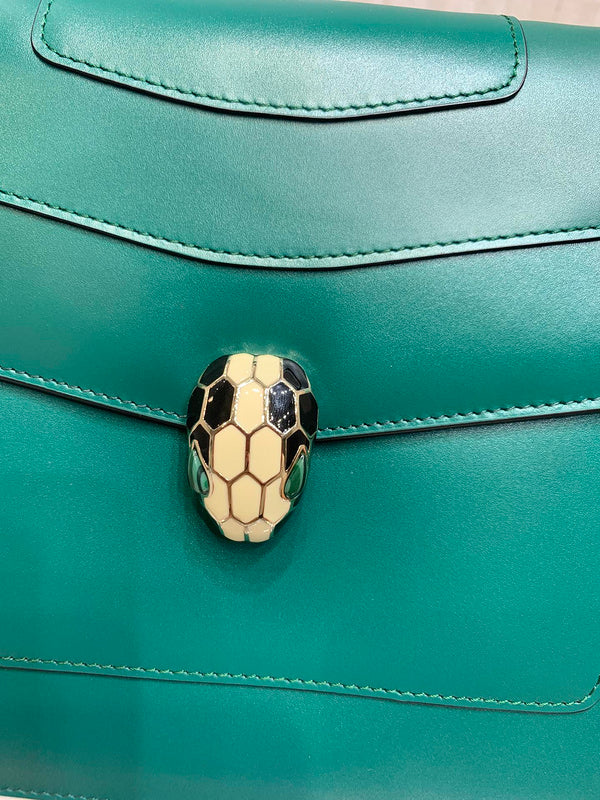 Dragons Bags Detail