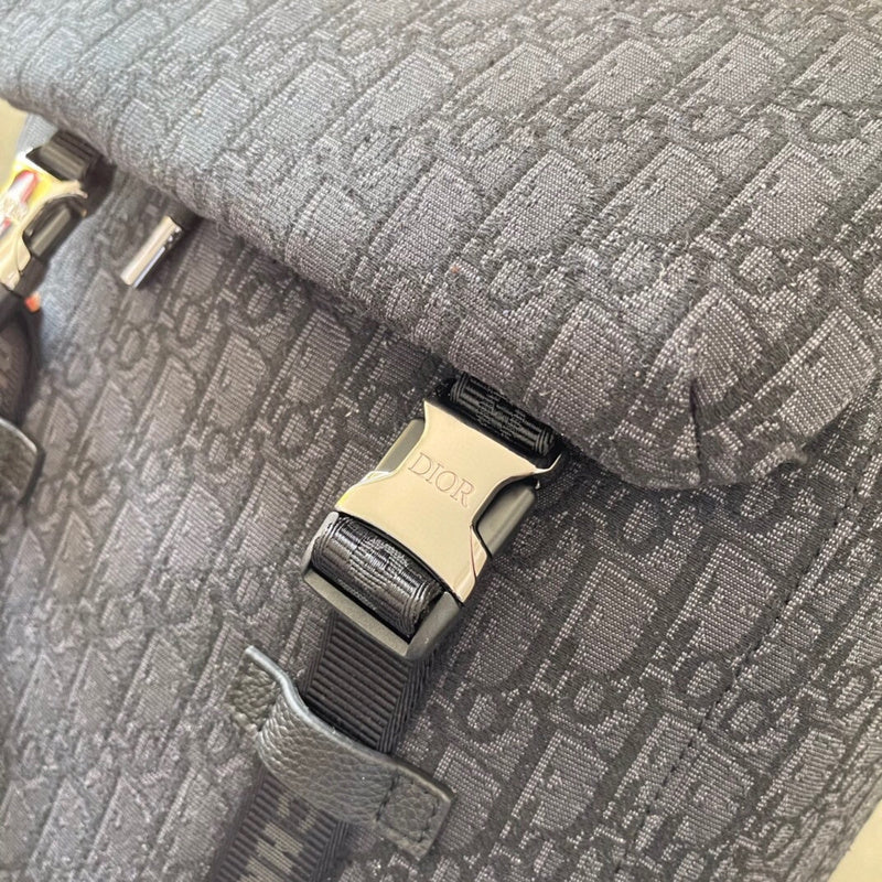 Dragons Bags Detail