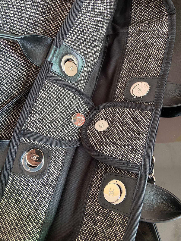 Dragons Bags Detail