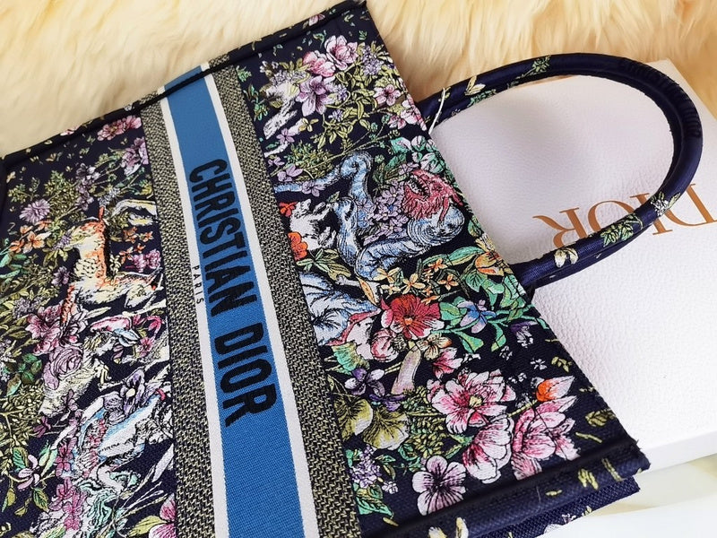Dragons Bags Detail