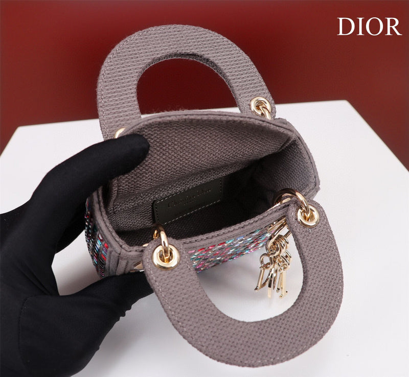 Dragons Bags Detail