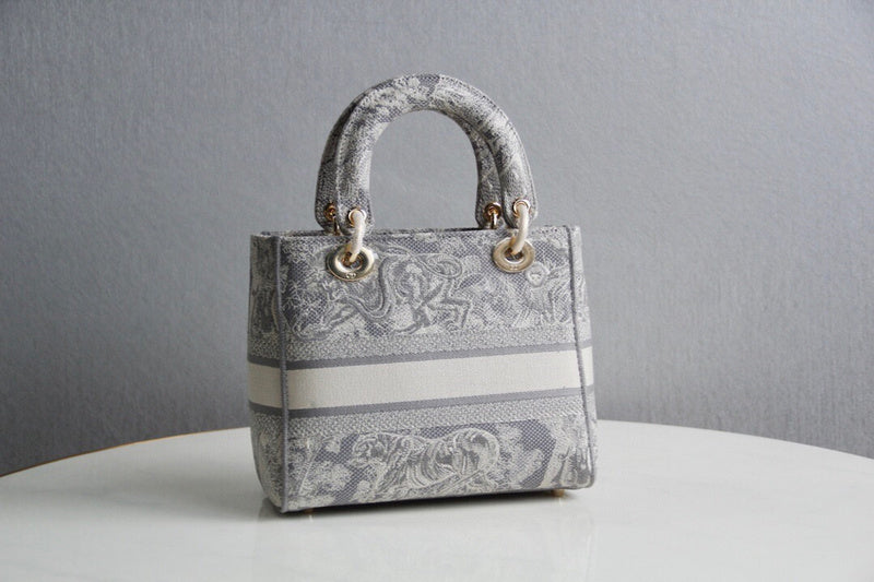 Dragons Bags Detail