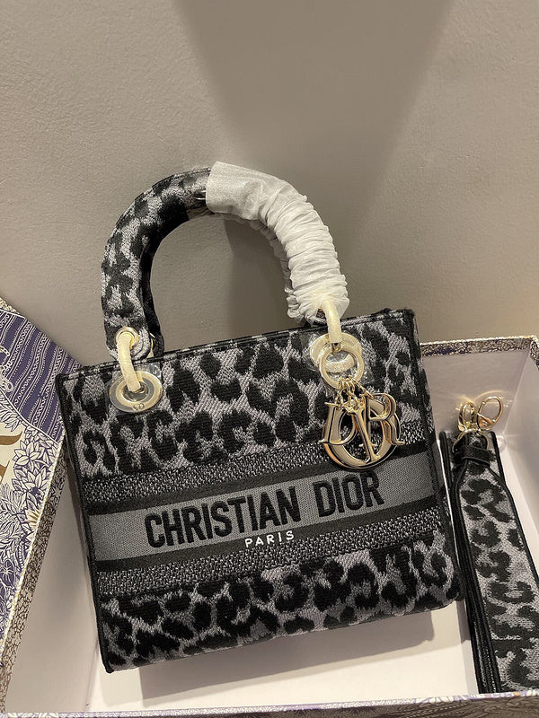 Dragons Bags Detail