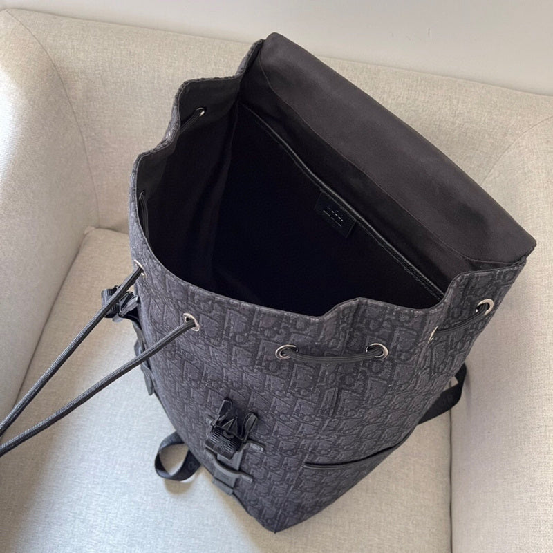 Dragons Bags Detail