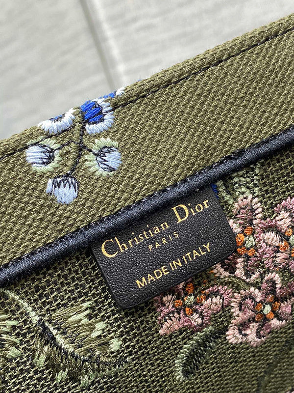 Dragons Bags Detail