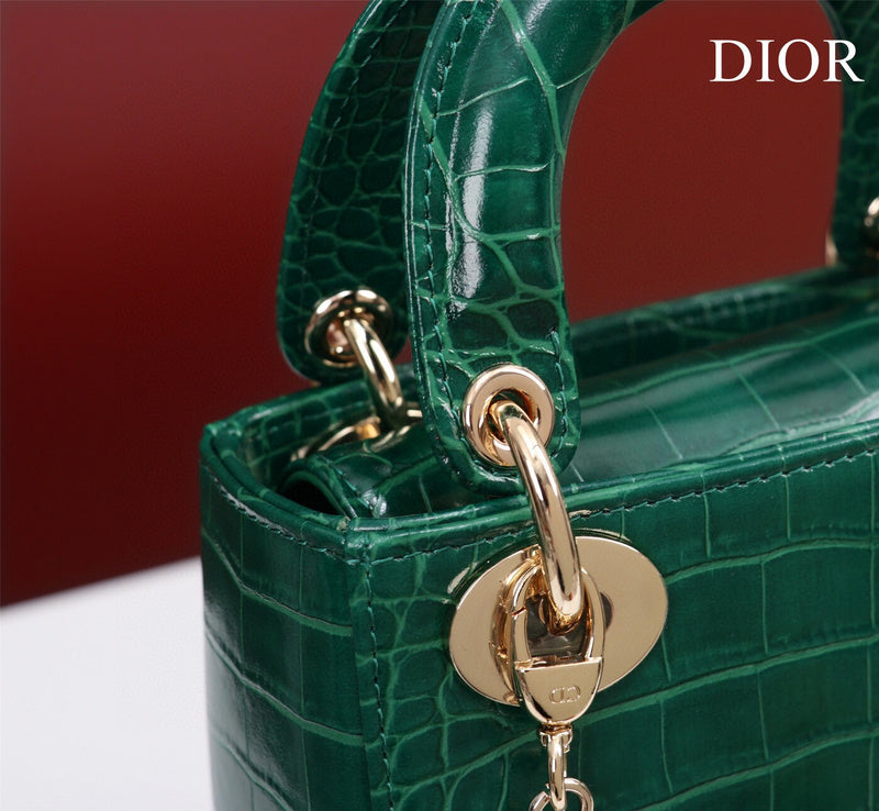 Dragons Bags Detail