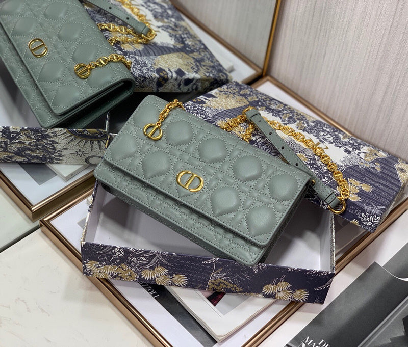 Dragons Bags Detail