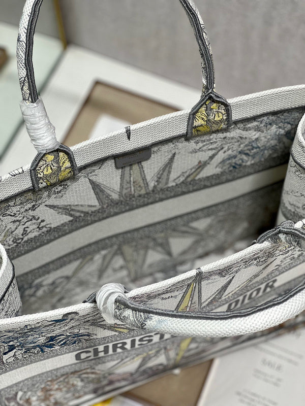 Dragons Bags Detail
