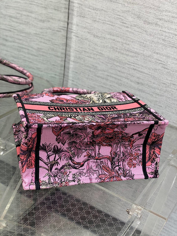 Dragons Bags Detail